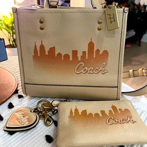 Coach X Jennifer Lopez Dempsey Tote 22 With Nyc Skyline wristlet keychain set